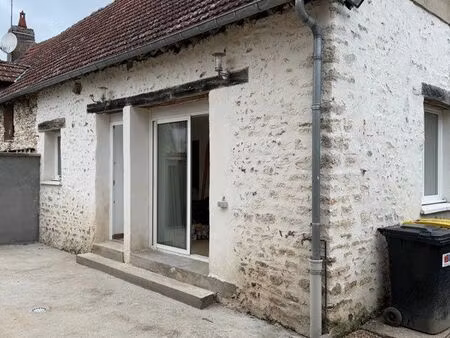 ? maison rénovée 44 m² – 2 chambres – terrasse – cour – parking