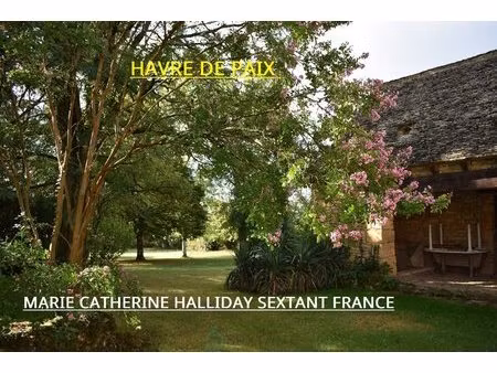 superbe batisse perigourdine avec sa tour et son tennis