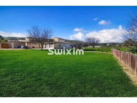 villa de plain-pied avec piscine  dépendance et grand terrain