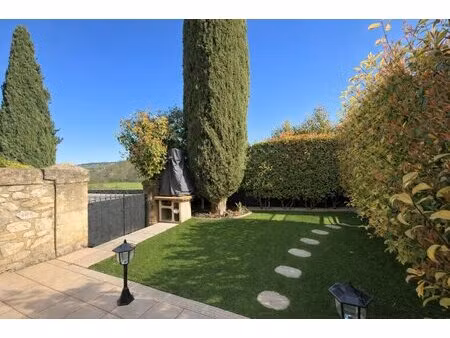 à uzès. bel appartement avec jardin