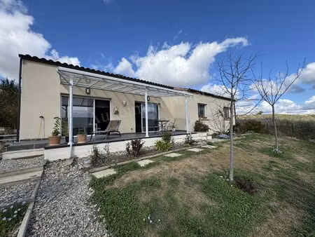 villa de plain-pied avec jardin et garage