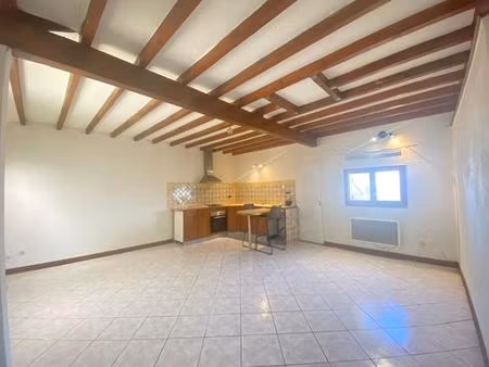location maison 2 pièces 52 m² à saint-mitre-les-remparts (13920)
