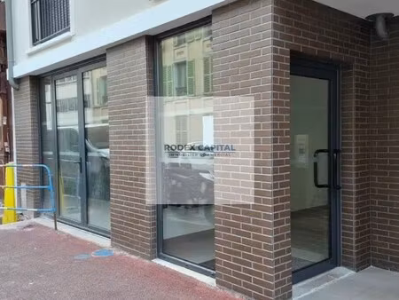 location commerce 163 m²