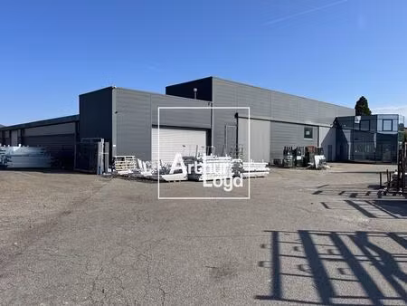 location entrepôt 320 m² à 2 203 m²