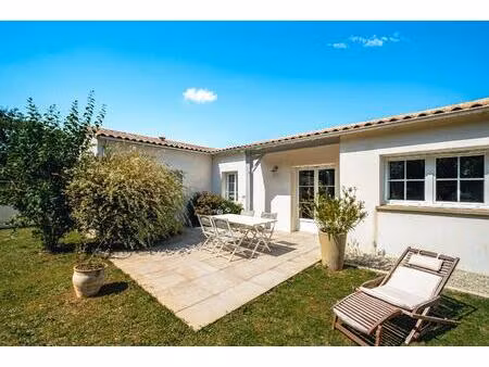 maison à l'esprit rétais dans un environnement privilégié