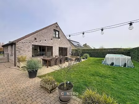 goed onderhouden woning met 3 slpks én garage!