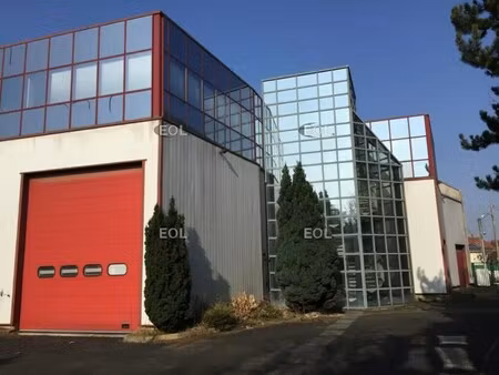 vente entrepôt 1 500 m²