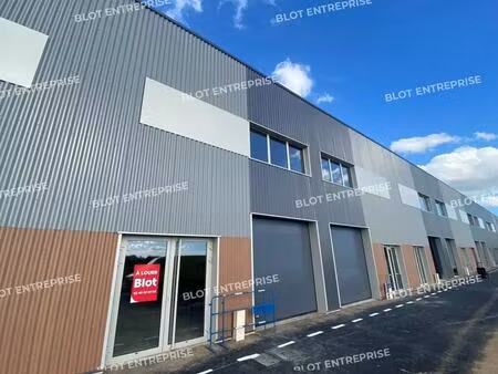 vente entrepôt 234 m²