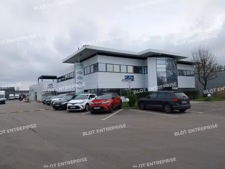 vente entrepôt 2 047 m²