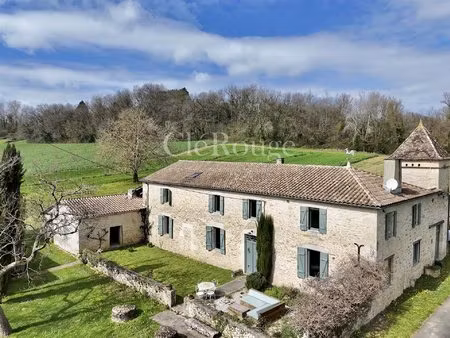entre duras et monségur - propriété de caractère avec 5 chambres  piscine et dépendances