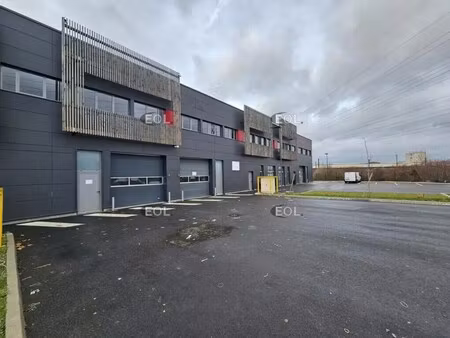 location local d'activités 658 m²