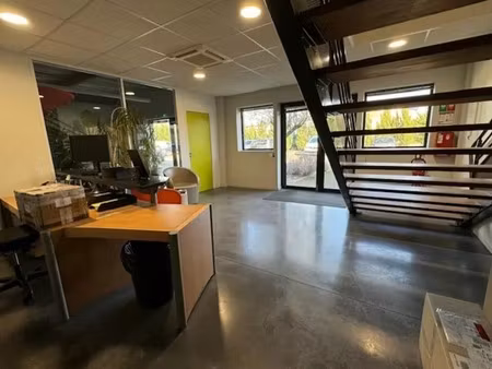 location local d'activités 450 m²