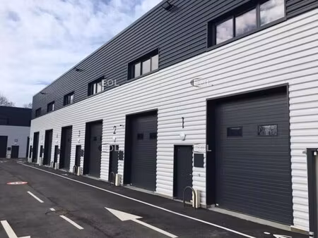 location local d'activités 120 m²