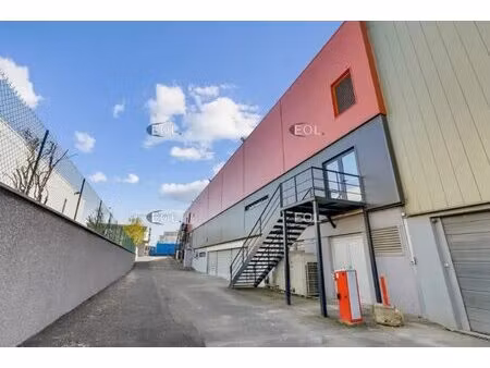 location local d'activités 590 m² à 1 450 m²