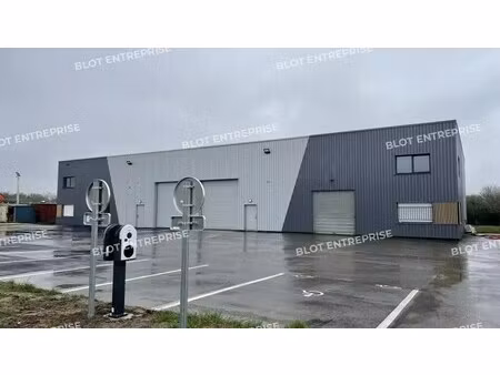 location local d'activités 840 m²