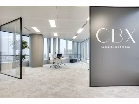 location local professionnel 6 825m²