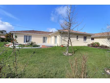 vente maison 6 pièces 165 m² à vertheuil (33180)  375 000 €