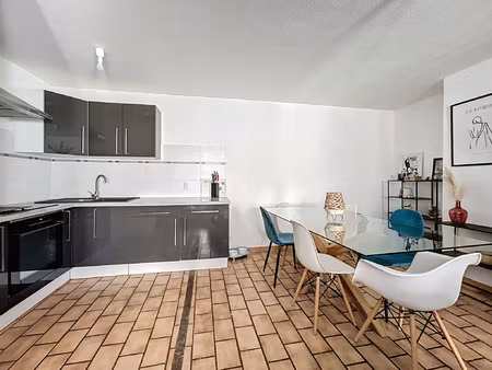 vendu vide - appartement de 56m2 avec 3 pièces à vendre à le