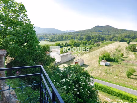 les aires  au centre du village maison avec 2 appartements 