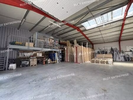 location entrepôt 1 500 m²