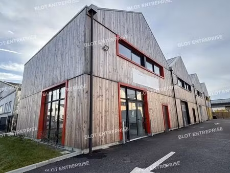 location entrepôt 361 m²