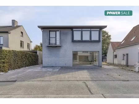 commercieel te koop in lochristi met 3 slaapkamers