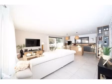 vente maison 5 pièces 110 m² cavignac (33620)