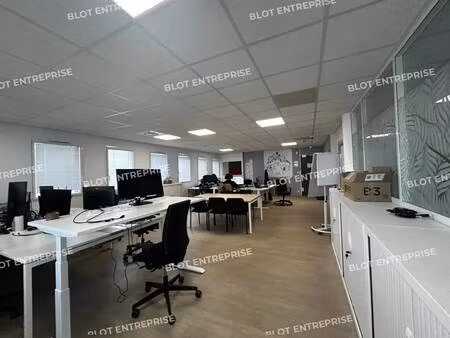 location bureaux 96 m²