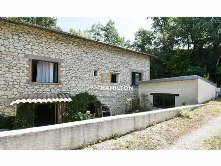 local commercial avec appartement attenant et sous sol amenage