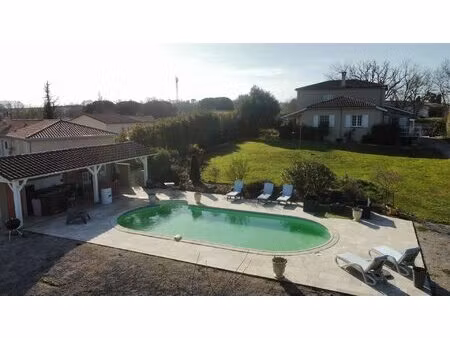 maison familiale avec piscine à vic-fezensac