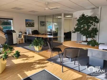 location local commercial 84m² pornic 44210