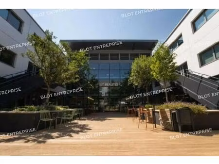 location bureaux 300 m² à 3 416 m²