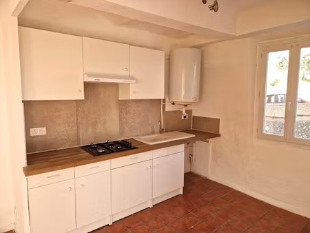 location appartement 1 pièce 27.8 m² à flayosc (83780)  414 €