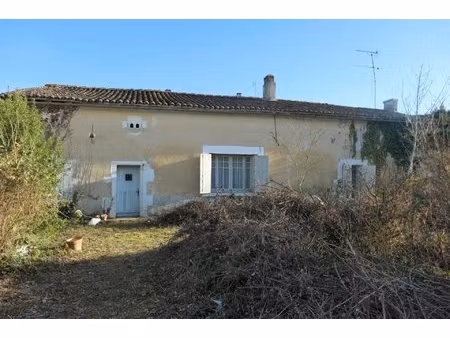 a 6 kms de cognac maison a renover