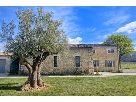 mas en pierres avec vue dans la drôme