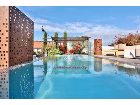 t3 superbe terrasse en rooftop avec piscine et vue