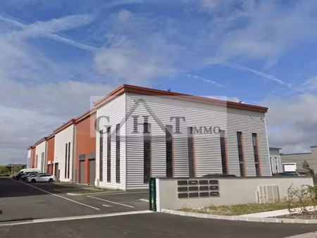 location local industriel 258 m² à serris (77700)