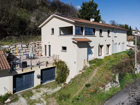 maison 4 pièces albigny-sur-saone 180m2