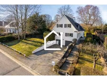 magnifique villa classique dans quartier calme