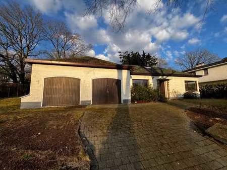 villa de +/- 195 m² 3 à 4 ch à rénover