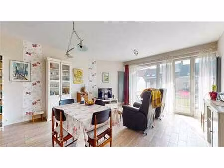 splendide appartement deux chambres situé au rdc  rénové en