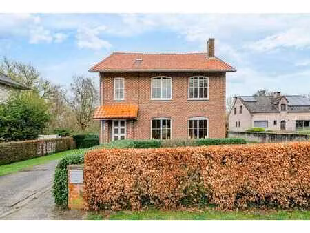 coquette villa 3 chambres avec garage  terrasse et jardin