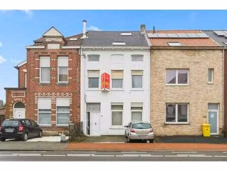 spacieuse maison familiale avec 4 chambres et parking privé