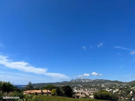 cassis villa 950 000 petite vue mer 2 piscines tennis dans résidence sécurisée charges 45 