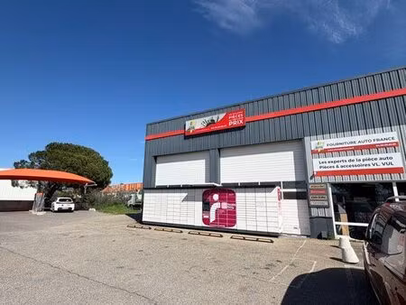 l ocal activité / commercial 814 m² – istres zi tubé – parking