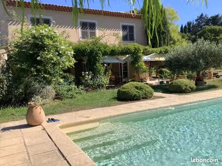 mas provençal à l'entrée de martigues