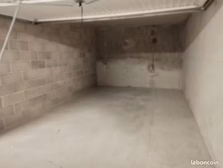 garage/box 17 m² marseille