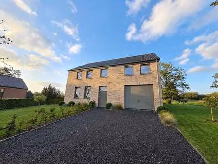 spacieuse maison familiale 4 façades à aye