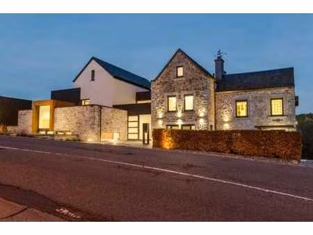 vaste propriété de caractère et de charme