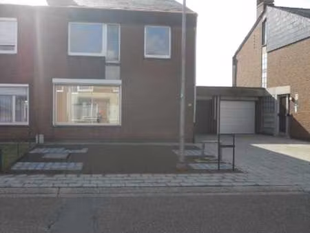 halfopen bebouwing  met 4 slaaplamers